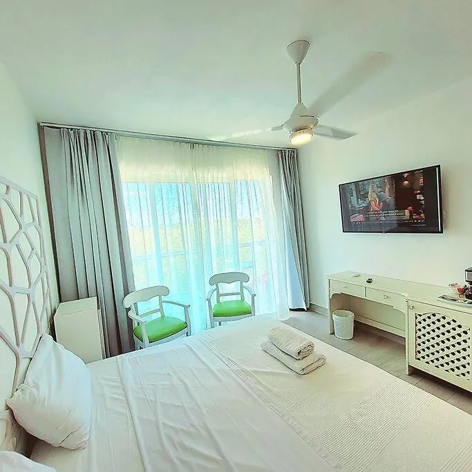 Vibe Residence Hotelstyle No Kitchen Studio Close To Beach La Laguna