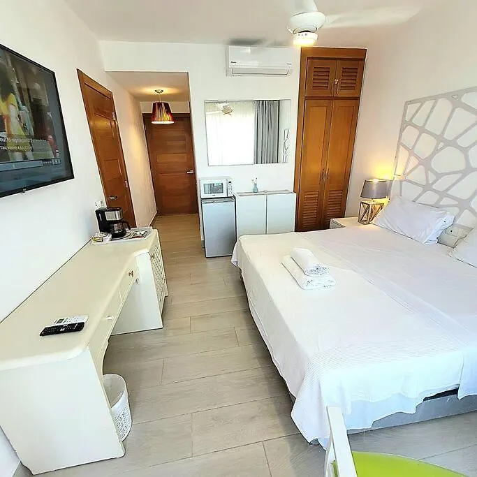 Vibe Residence Hotelstyle No Kitchen Studio Close To Beach La Laguna 0*,