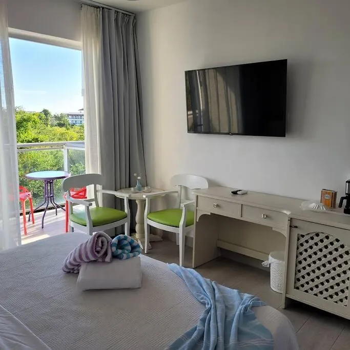 Vibe Residence Hotelstyle No Kitchen Studio Close To Beach La Laguna Apartament